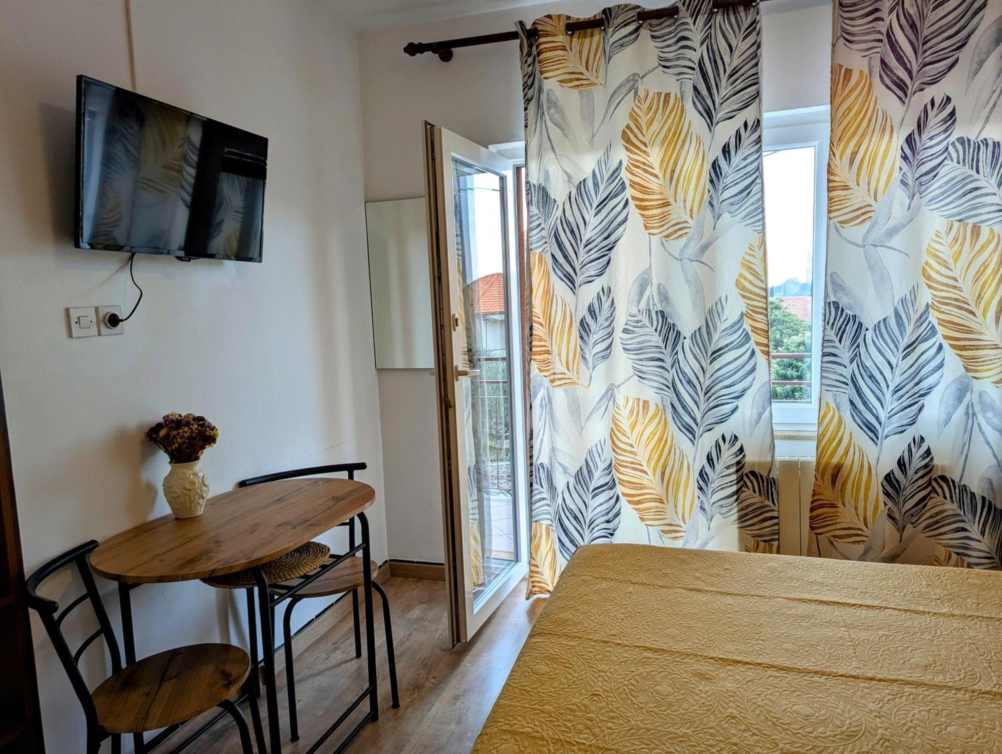 Apartman Ada *