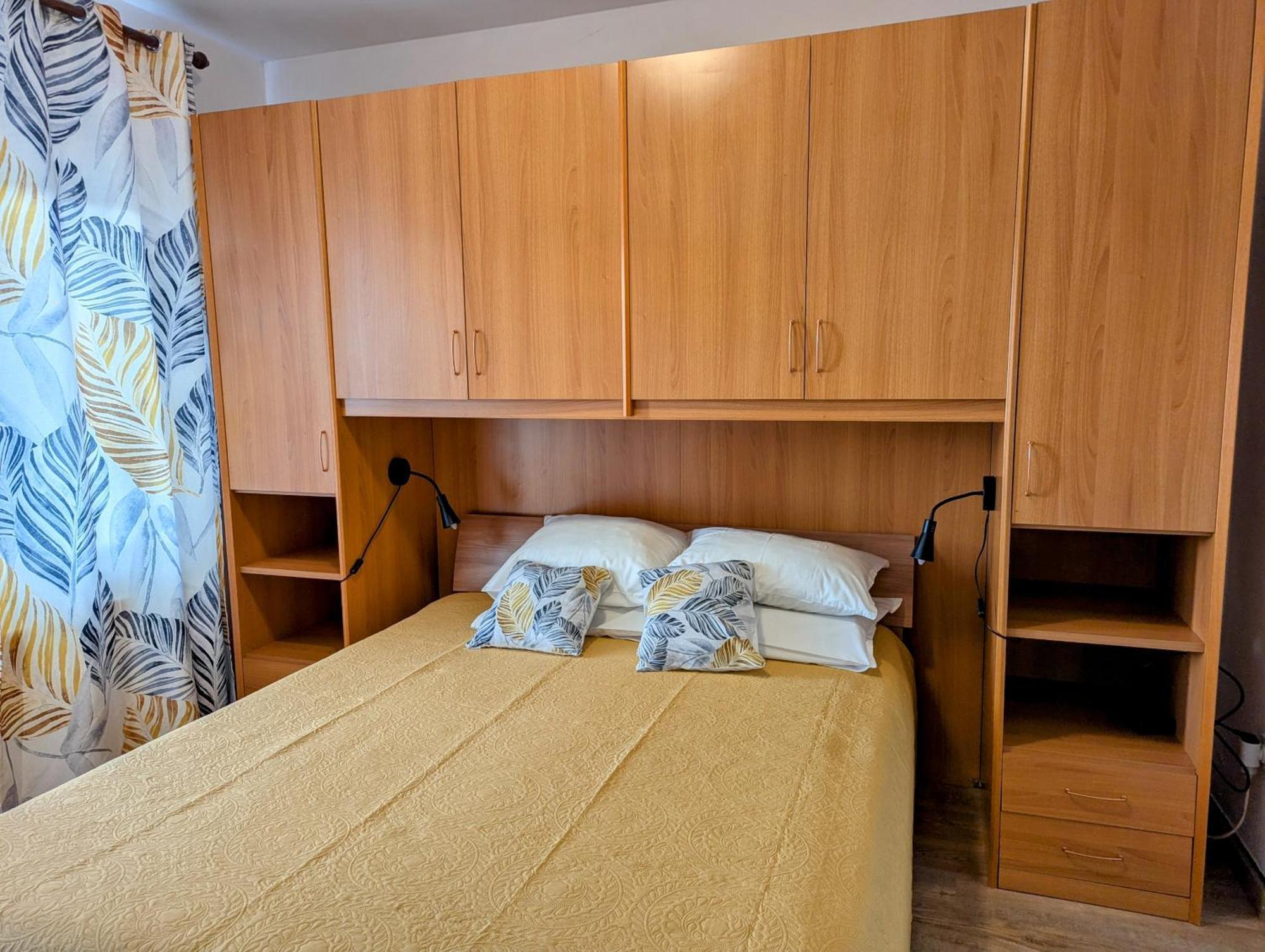 Ada Apartment *