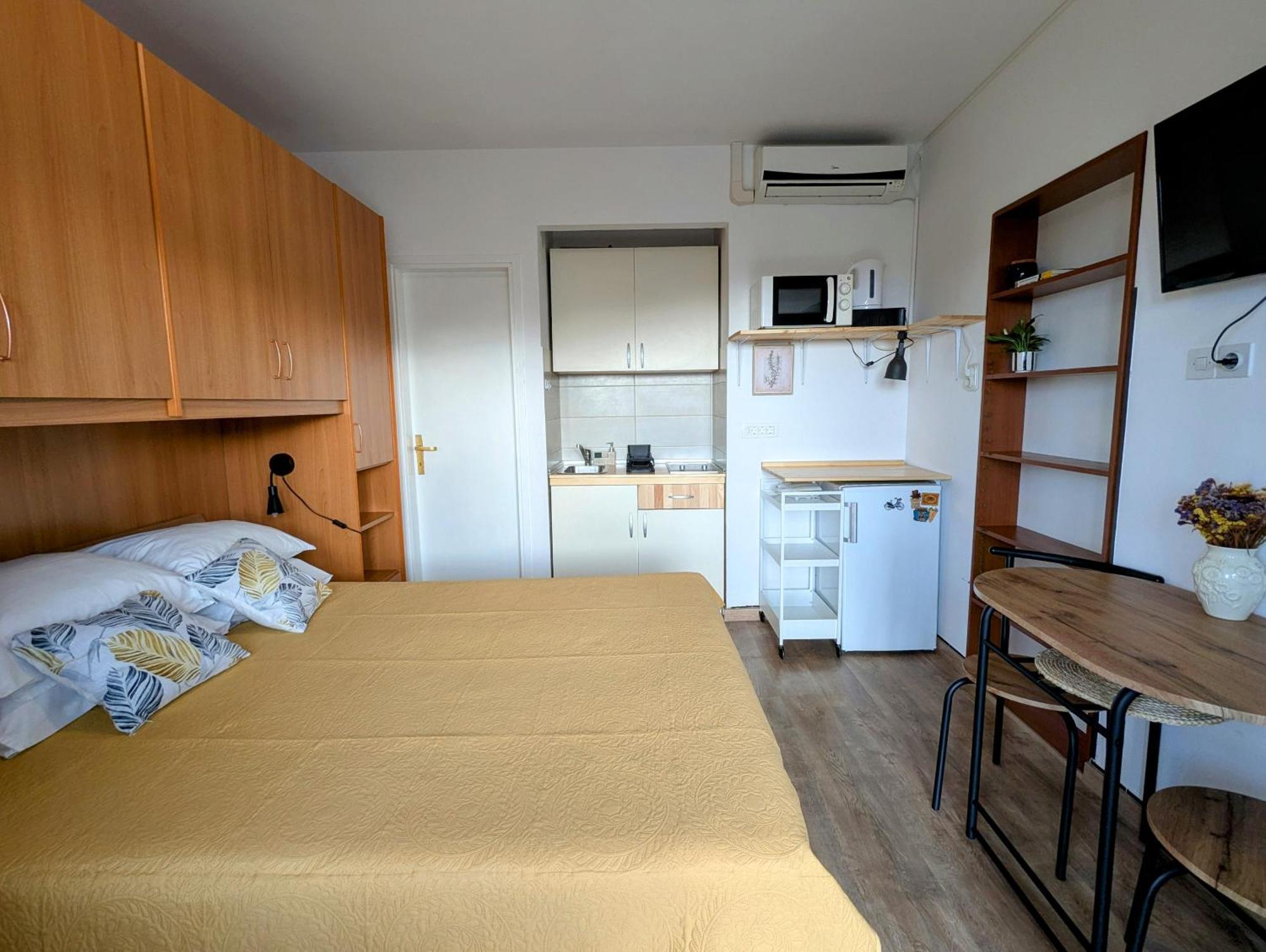 Apartman Ada